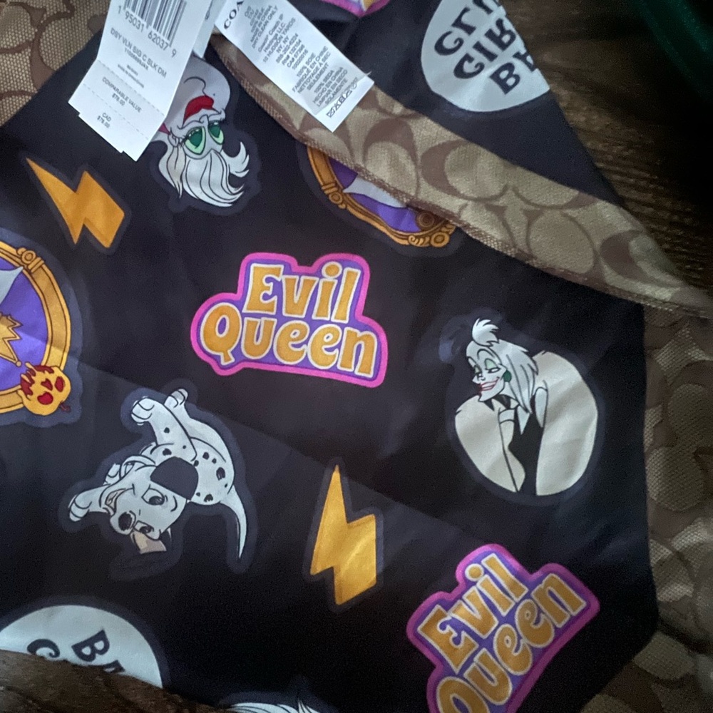 Disney Villains Evil Queen Scarf